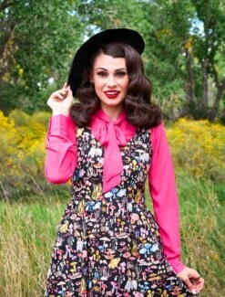 Helen Retro Blouse In Pink -Retrolicious 4847 closeup 73176167 bbb2 4f6f 8d31 fc2242ad0d34