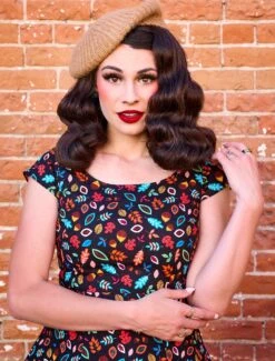 Leaves & Acorns Margaret Dress -Retrolicious 4952 closeup